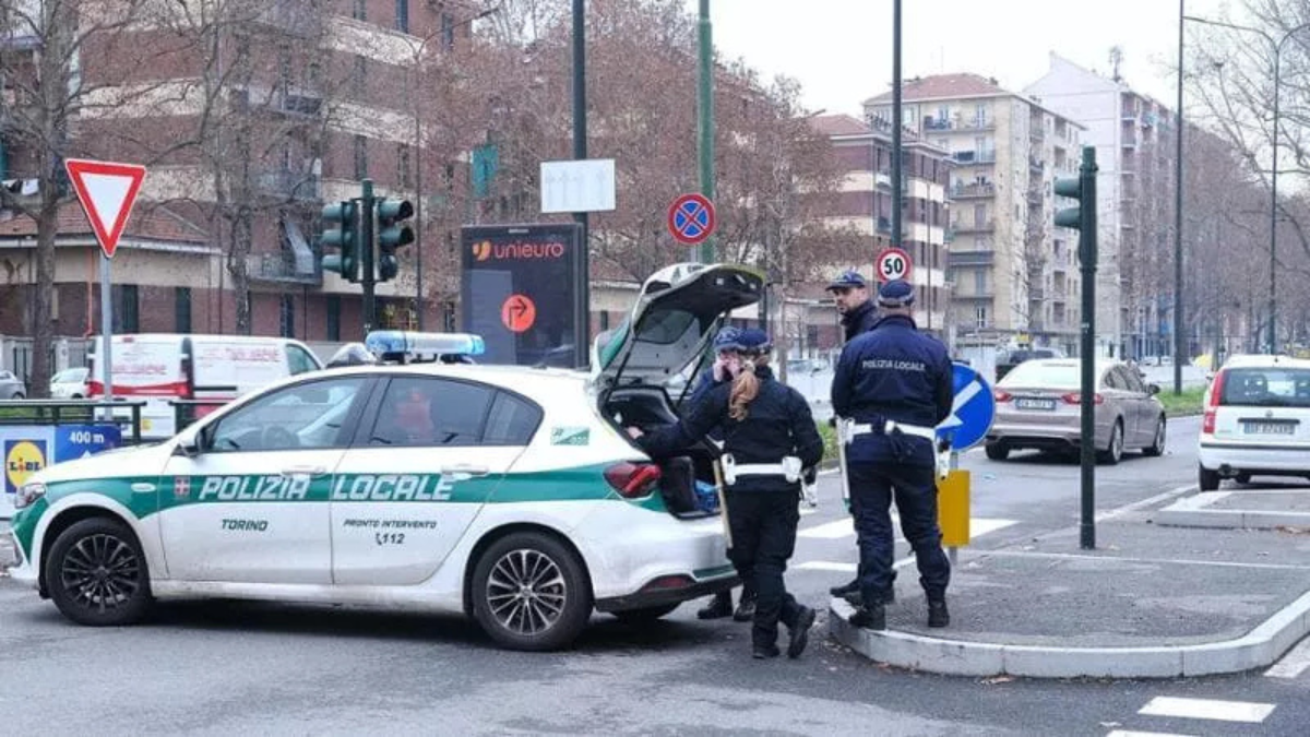 Torino, dodicenne investita mentre attraversava sulle strisce: è grave