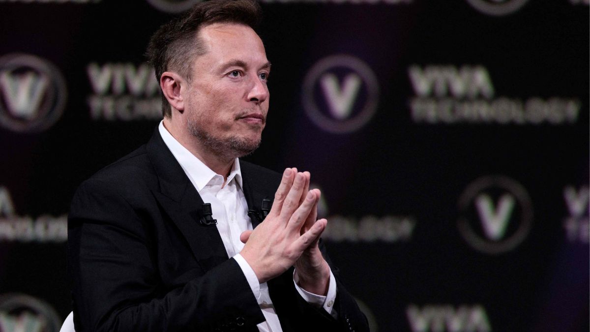 Elon musk toglie il numero verde per i pensionati: eliminati anche gli sportelli fisici