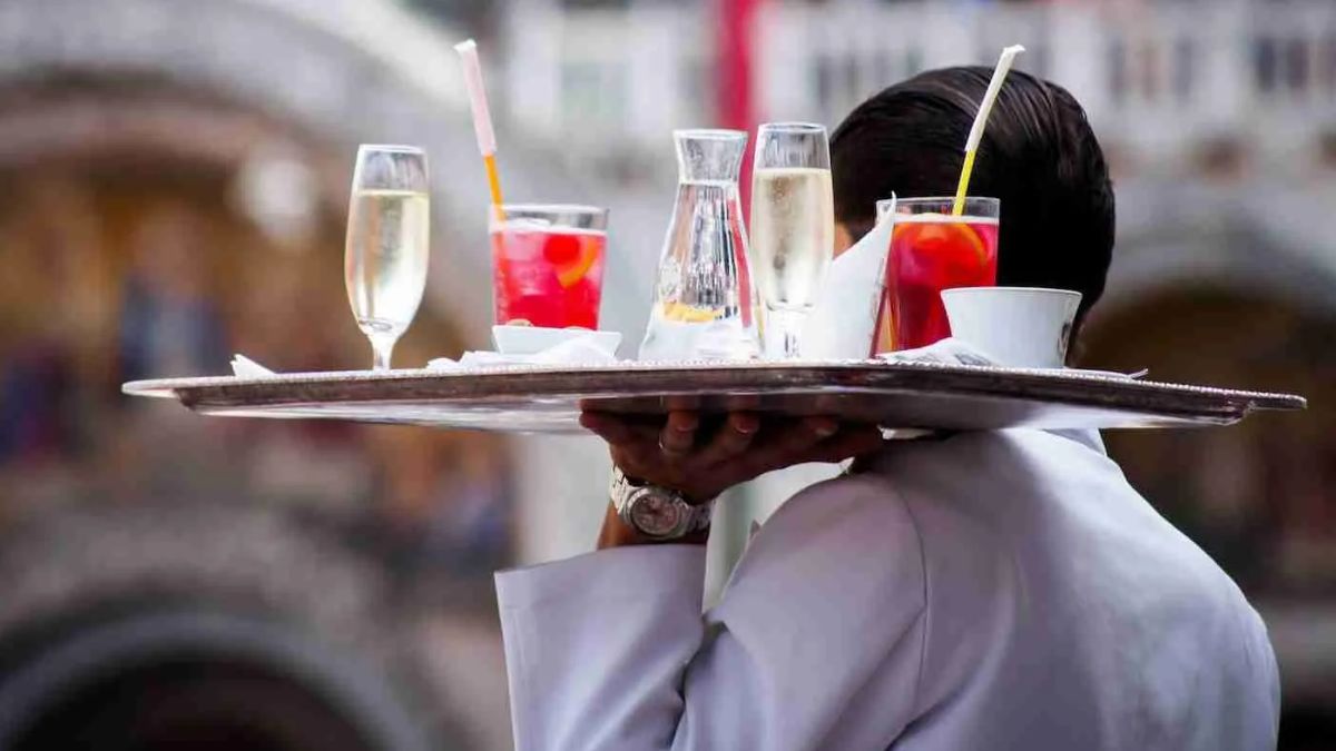 Emergenza lavoro in Italia: 260.000 posti vacanti nel terziario, la carenza di personale frena la crescita