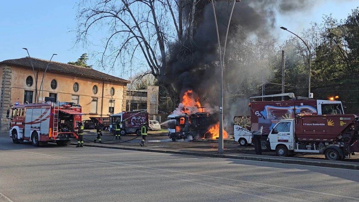 Incendio improvviso in Italia, fiamme alte e una nuvola di fumo: paura tra i residenti