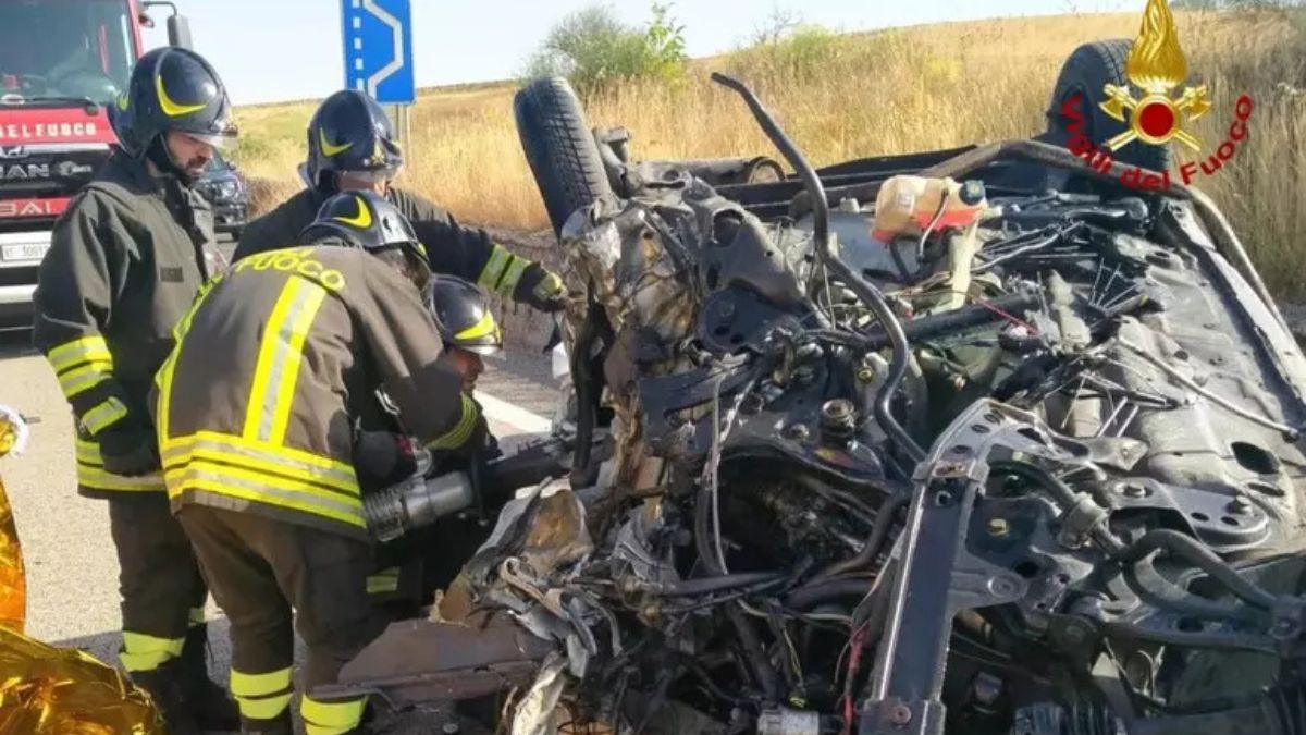 Scontro frontale tra auto, due morti nel Pavese: impatto terribile