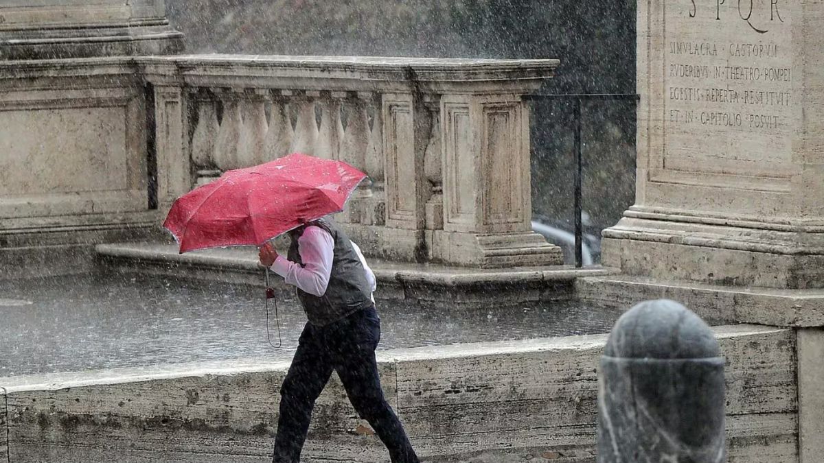 Pioggia forte e neve, il meteo peggiora in tante regioni: le previsioni per le prossime ore