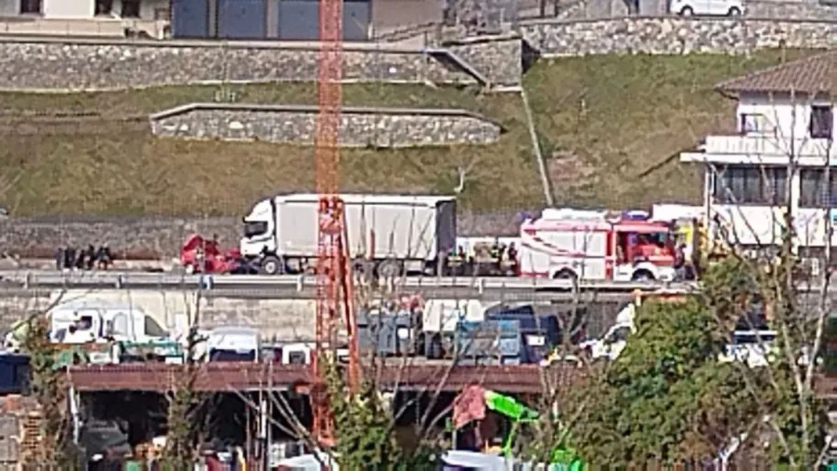 Scontro tremendo tra due camion, incidente spaventoso in Italia: morti e feriti