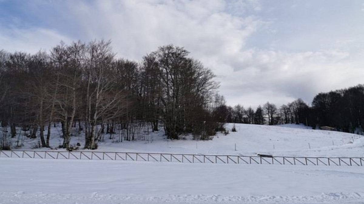 Porta il figlio sulla neve, poi la follia: l’influencer filma tutto, immagini terrificanti