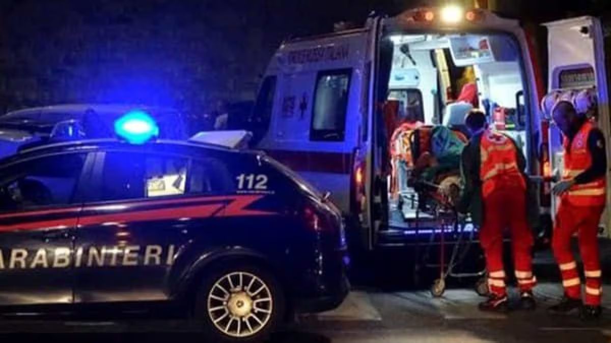 Attraversano la strada ma vengono travolti da un furgone: tragedia in Italia, il bilancio è drammatico