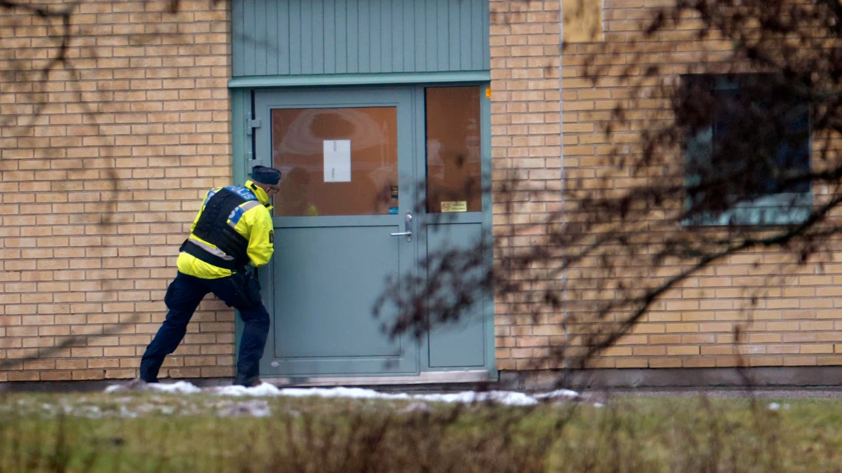 Orrore a scuola in Svezia: sparatoria all’improvviso, ci sono feriti gravi: morto l’attentatore