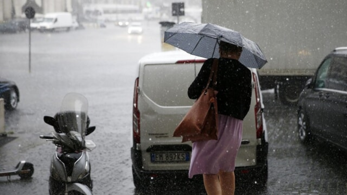 Maltempo in Italia, scatta le chiusure delle scuole: temporali violenti, ecco dove