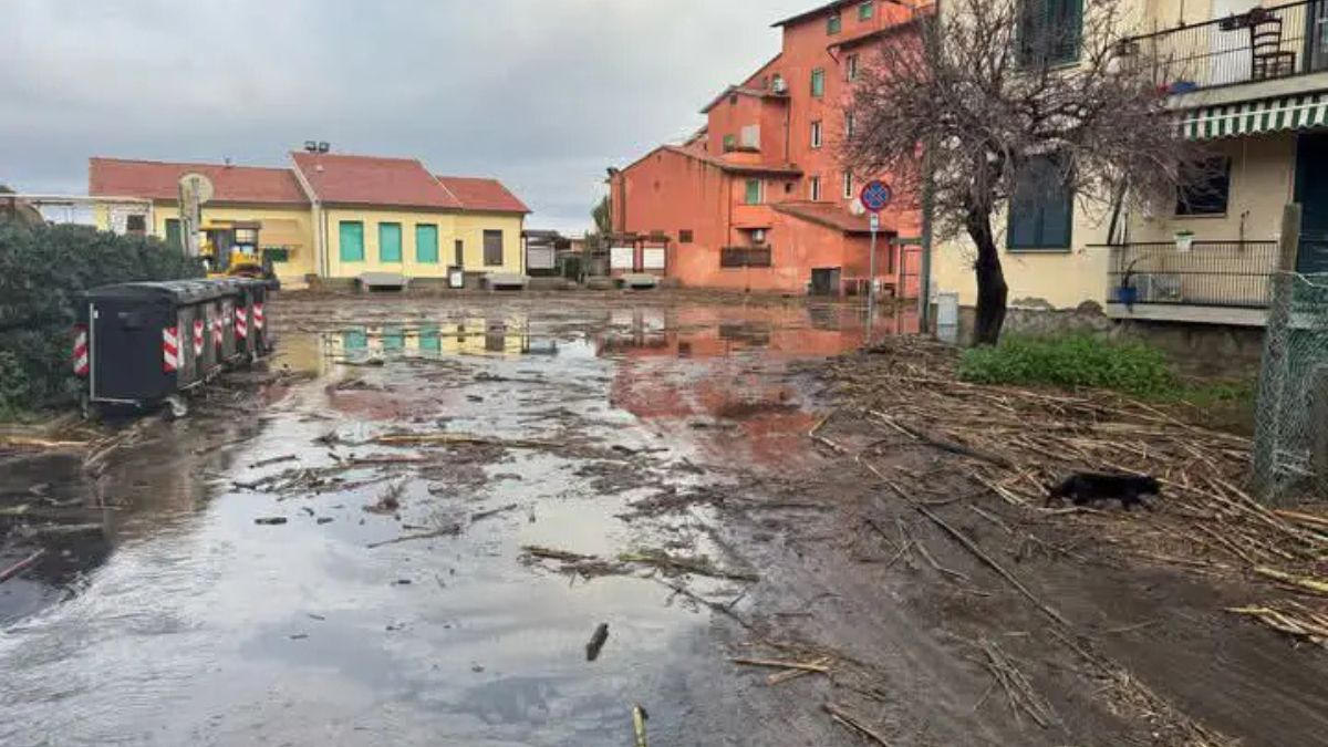 Maltempo in Toscana: barche rovesciate a Talamone, frane al Giglio