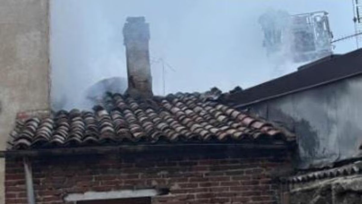 Scoppia un incendio in casa, finanzieri salvano due giovani