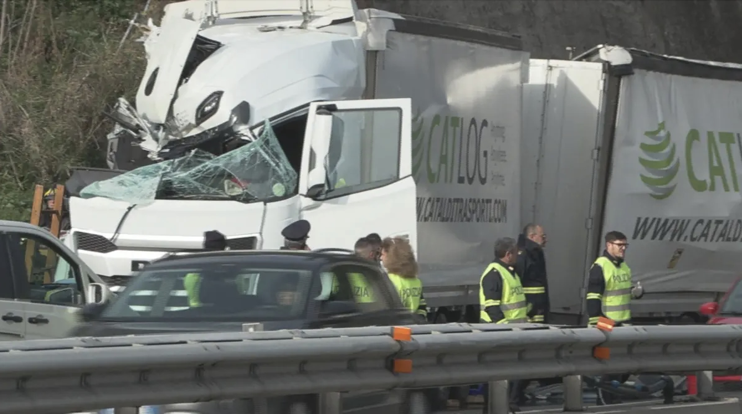 Incidente sulla A14, autotrasportatore muore dopo schianto all’ingresso di una galleria