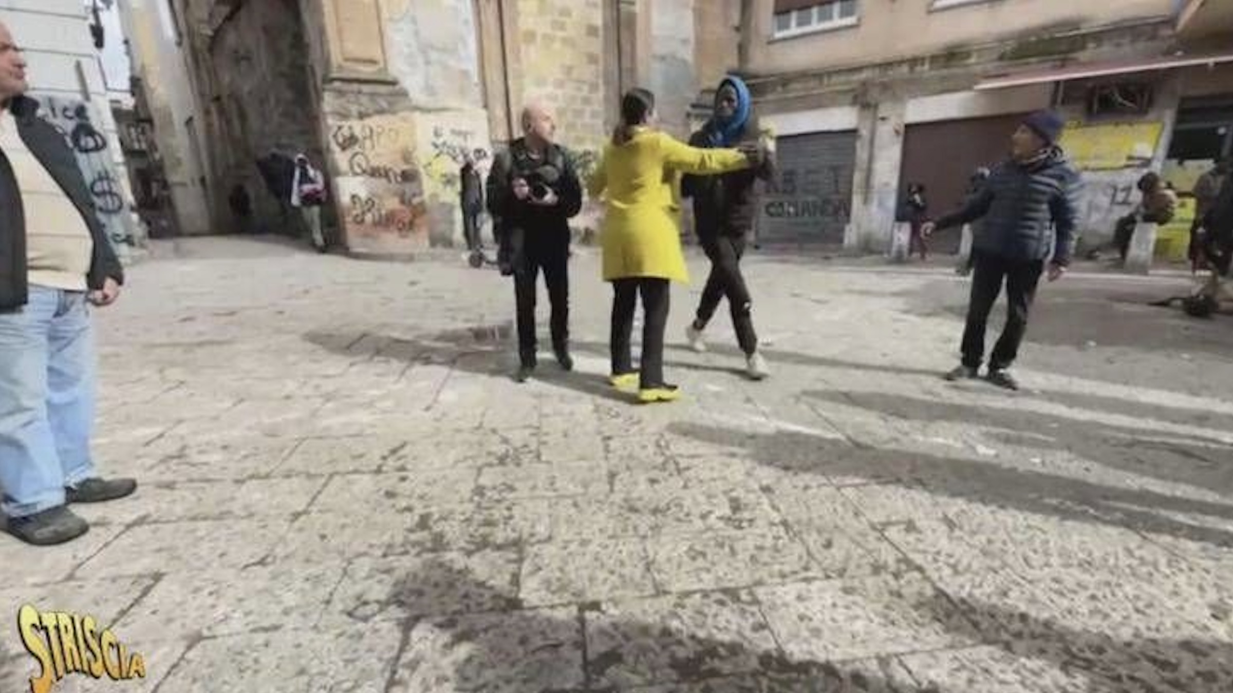 Palermo, troupe di ‘Striscia la notizia’ e assessore aggrediti al mercato di Ballarò