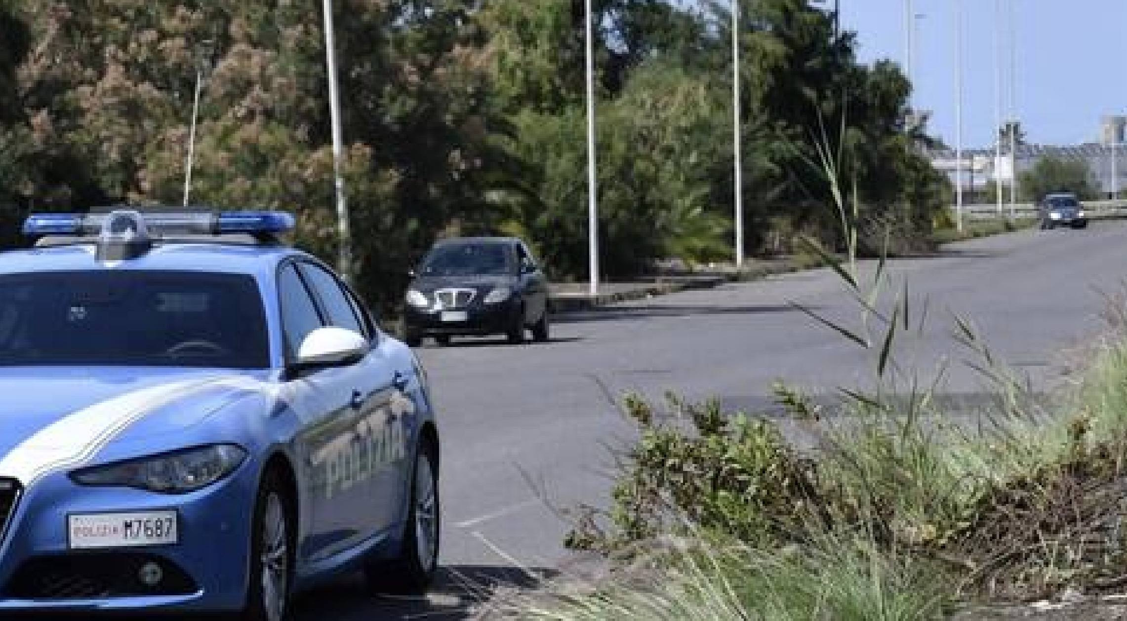 Catania, tenta di strangolare la ex e la sbatte contro la ringhiera: gli automobilisti si fermano e la salvano