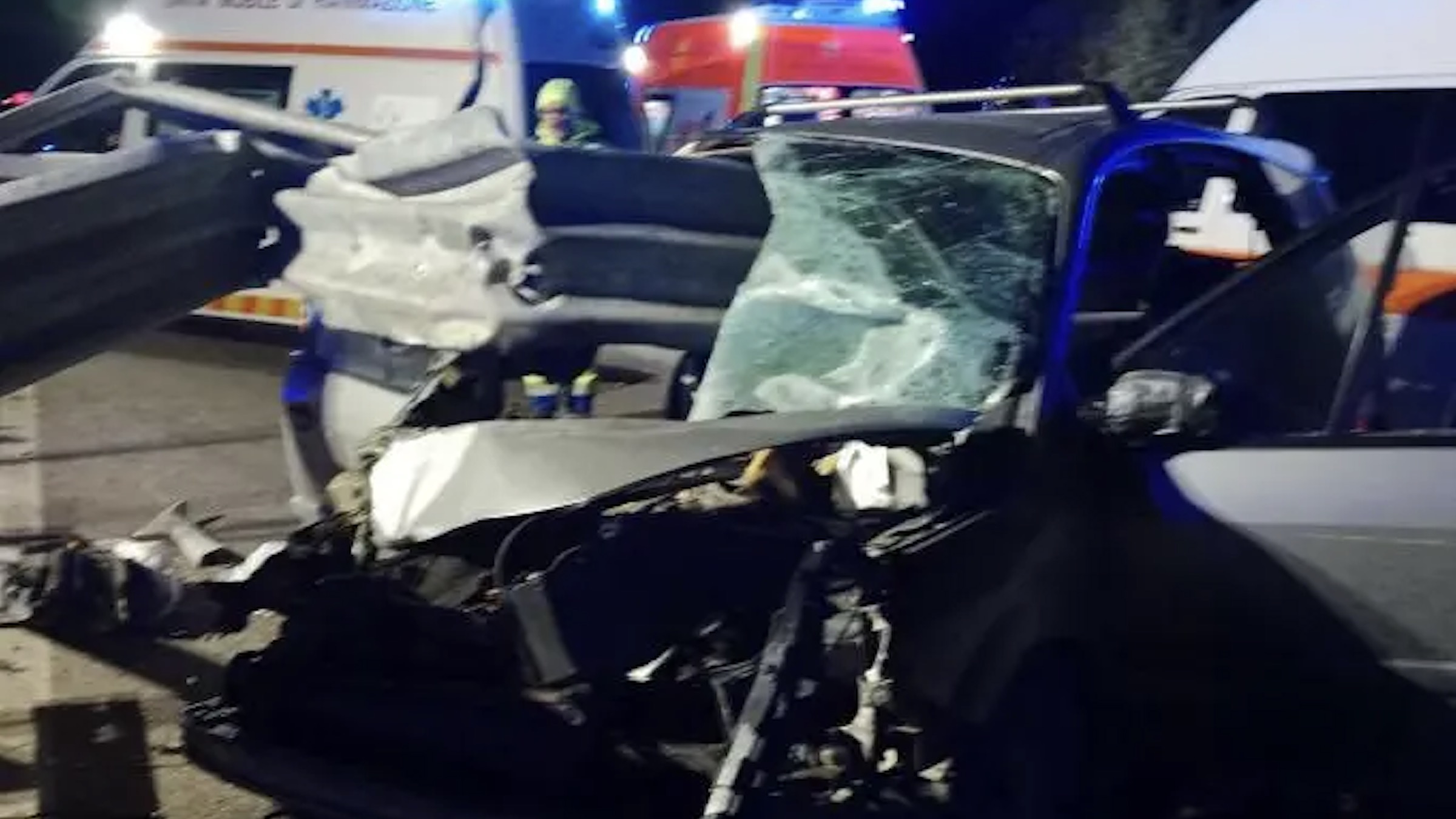 Nuoro, grave incidente sulla 131 dcn: auto contro il guardrail