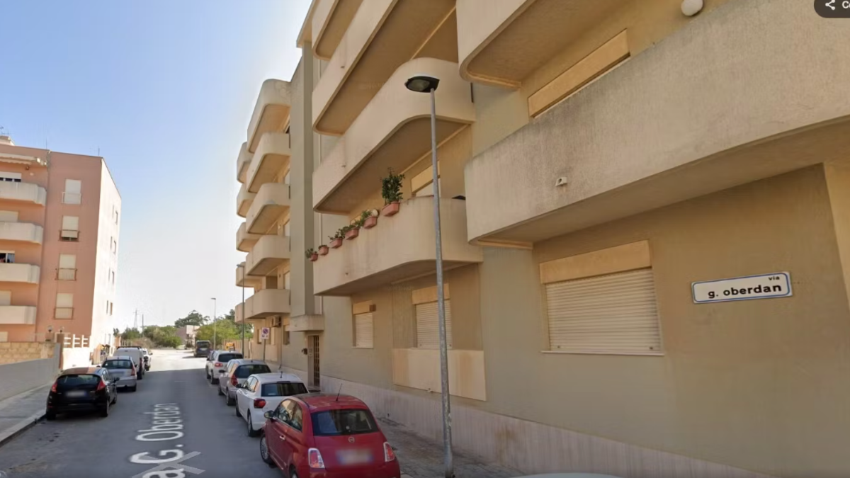 Tragedia a Marsala: donna precipita dal balcone, il figlio arrestato per omicidio