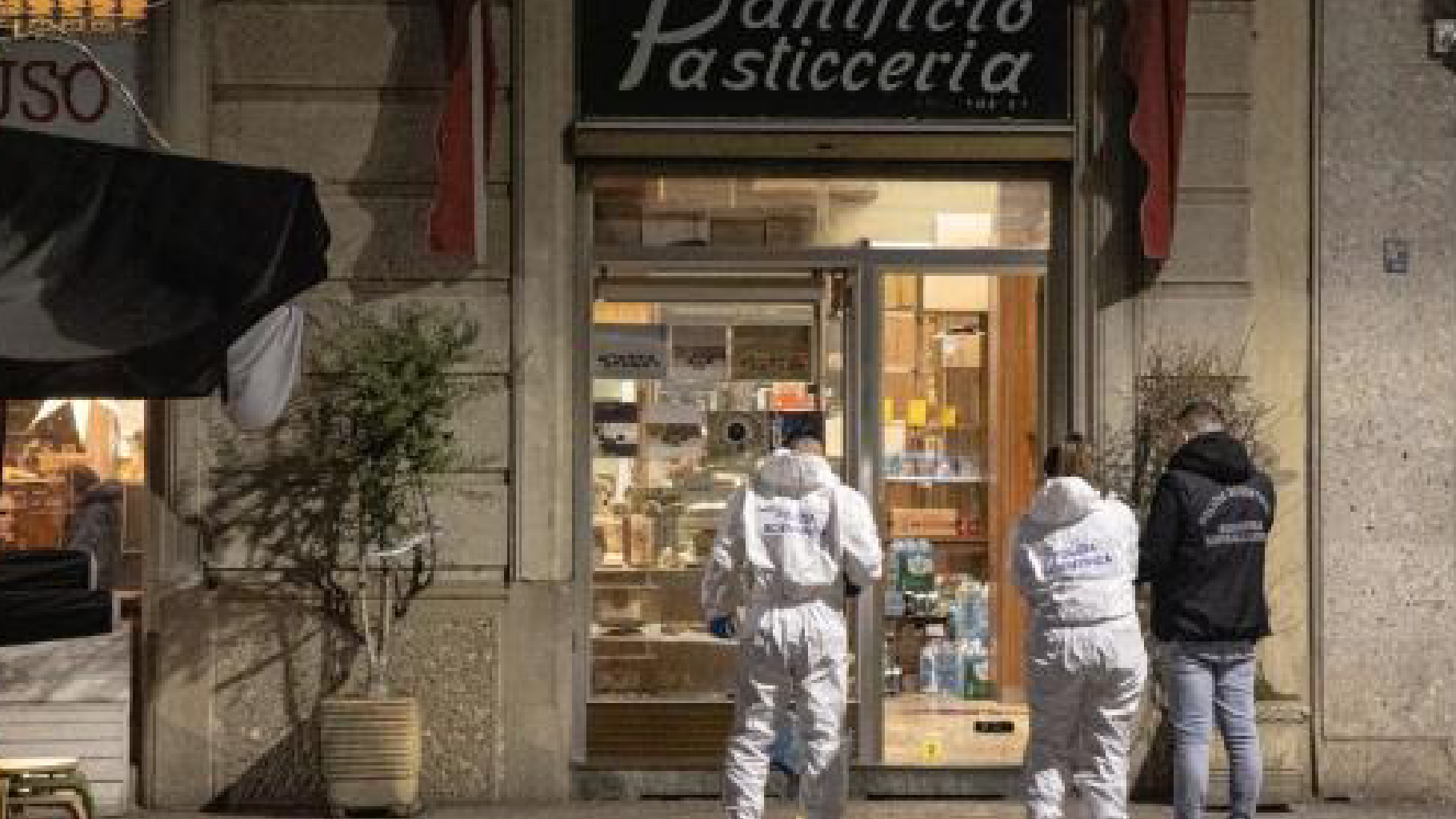 Sparatoria in una panetteria a Milano: un morto e un ferito grave