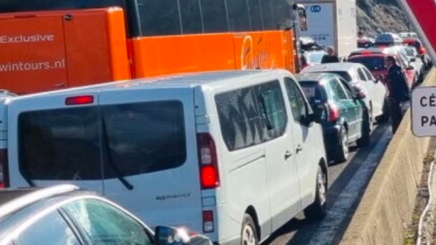 Frana blocca migliaia di automobilisti, traffico in tilt