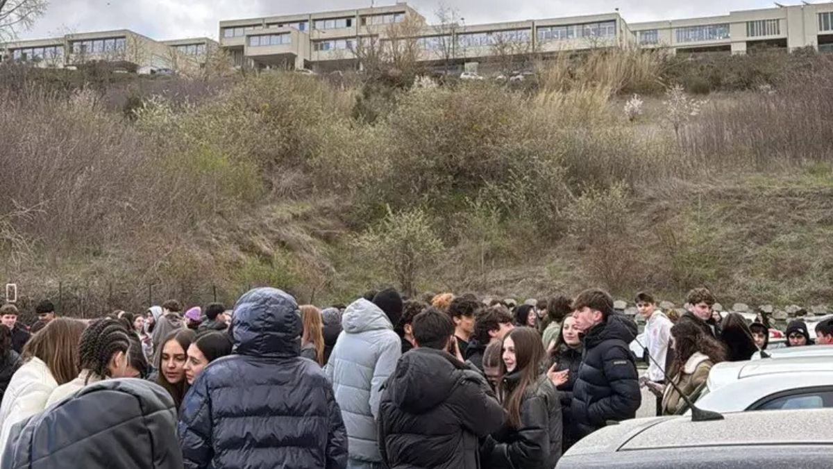 Terremoto in Basilicata, scossa di magnitudo 4.2: scuole evacuate, gli alunni scendono in strada