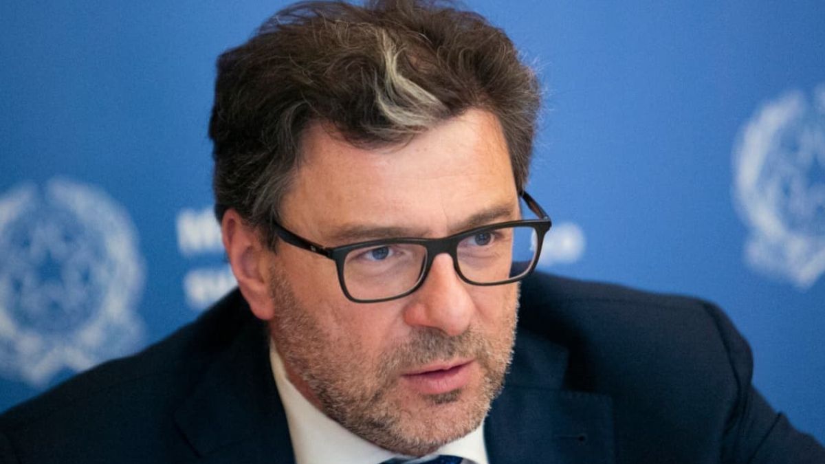 Giorgetti: “Sulle armi piano frettoloso e confuso. E non scandalizziamoci per Trump”