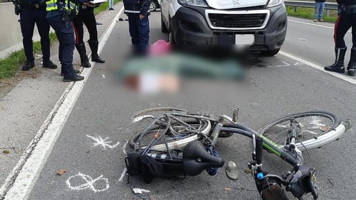 Tragico incidente, 33enne investe un ciclista: morto sul colpo