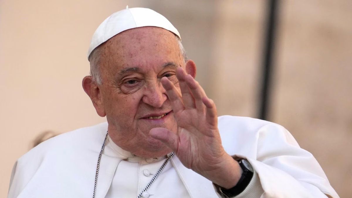 Papa Francesco, condizioni in miglioramento: il messaggio di speranza e gli auguri per il dodicesimo anniversario di Pontificato