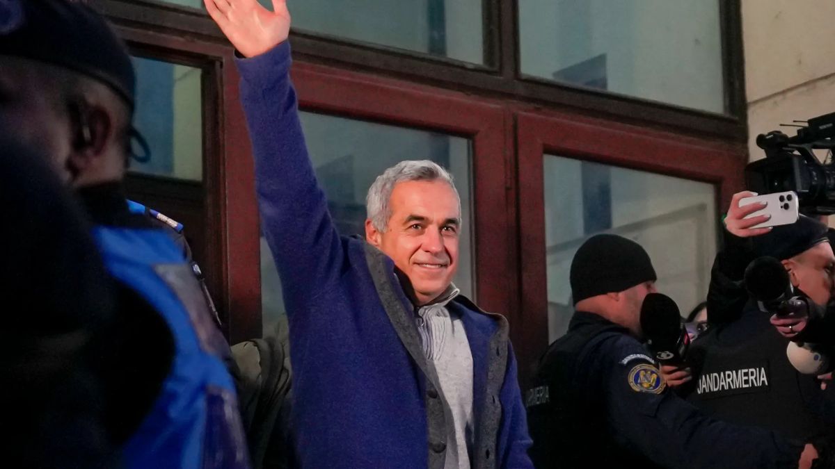 Romania, Georgescu vola nei sondaggi dopo l’arresto e l’annullamento del voto