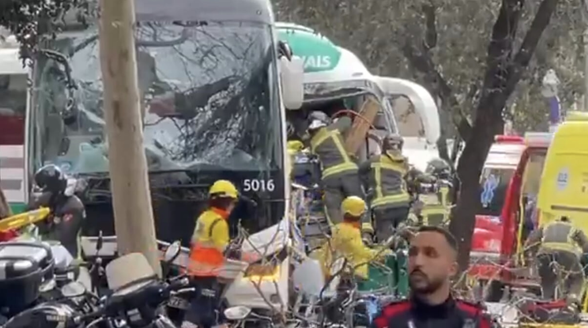 Barcellona, studenti italiani coinvolti in un grave incidente tra bus