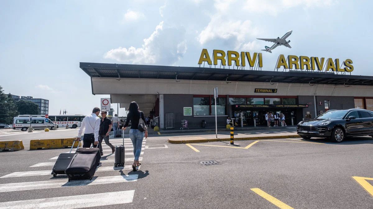 Precipita per 7 metri all’aeroporto: uomo in gravi condizioni