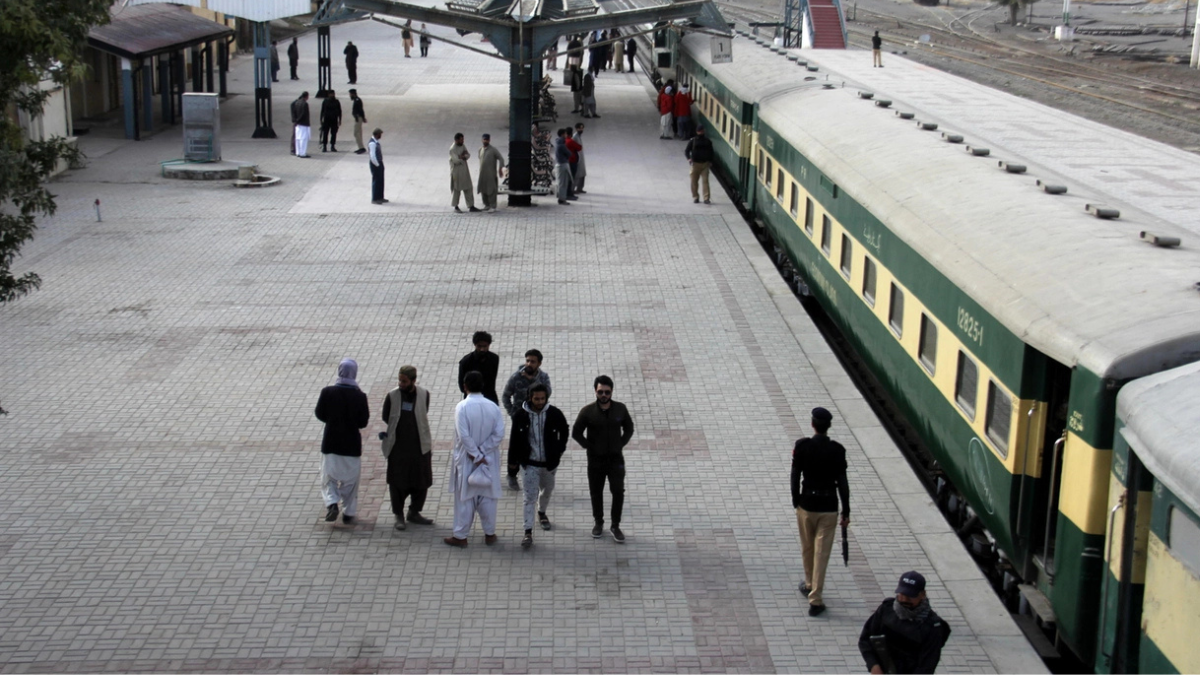 Pakistan, separatisti assaltano un treno: sequestrati oltre 180 passeggeri