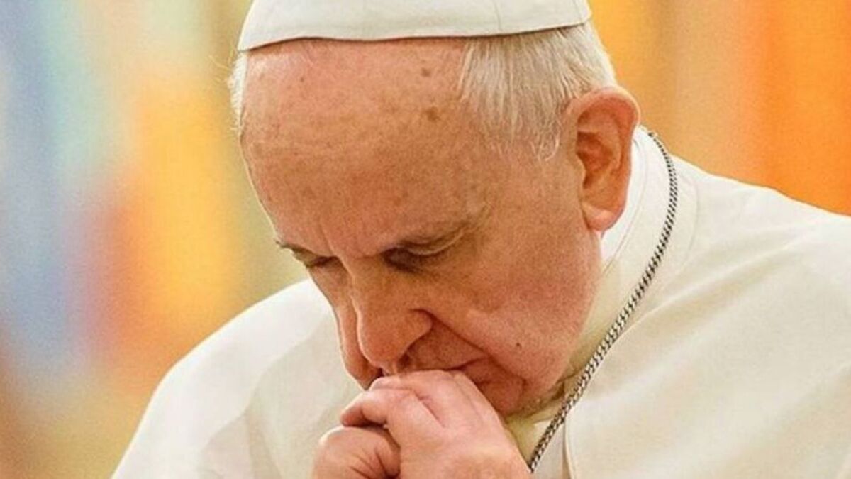 Papa Francesco, parla l’esperto: “I tempi di recupero per il Papa saranno lunghi, il rischio è che si debiliti sempre di più”